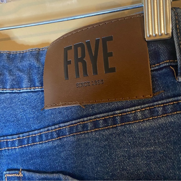 Frye Women’s Cuffed Cropped Jean Size 9/30 Dark Blue Denim - Picture 12 of 14